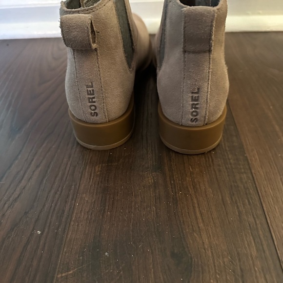 Sorel Emelie II Chelsea Boots, Size 6 1/2 - Picture 5 of 6